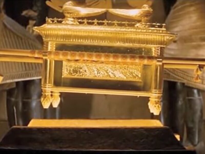 'Raiders of the Lost Ark' scene recovering Ark of the Covenant (Video