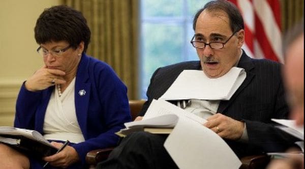 Senior Obama advisers Valerie Jarrett and David Axelrod in White House meeting (White House photo)