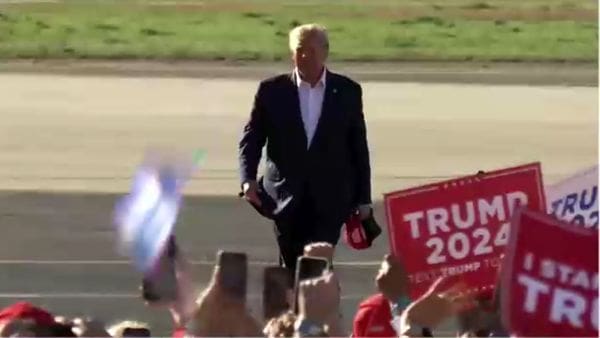 Trump arrives in Waco, TX (video screenshot)