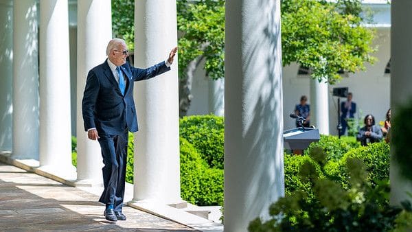 Joe Biden delivers remarks in the White House Rose Garden on testing negative after his mild case of COVID-19, Wednesday, July 27, 2022. (Official White House photo by Cameron Smith)