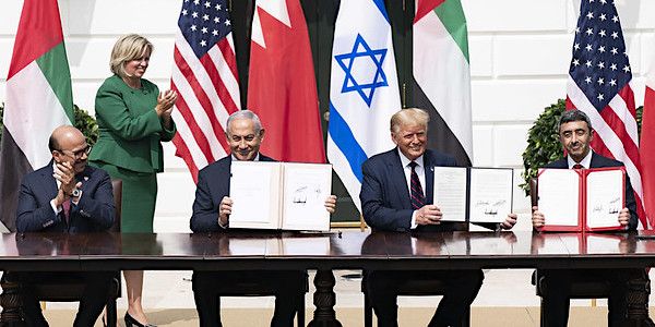 President Donald J. Trump, Minister of Foreign Affairs of Bahrain Dr. Abdullatif bin Rashid Al-Zayani, Israeli Prime Minister Benjamin Netanyahu and Minister of Foreign Affairs for the United Arab Emirates Abdullah bin Zayed Al Nahyan participate in the signing of the Abraham Accords Tuesday, Sept. 15, 2020, on the South Lawn of the White House. (Official White House photo by Shealah Craighead)