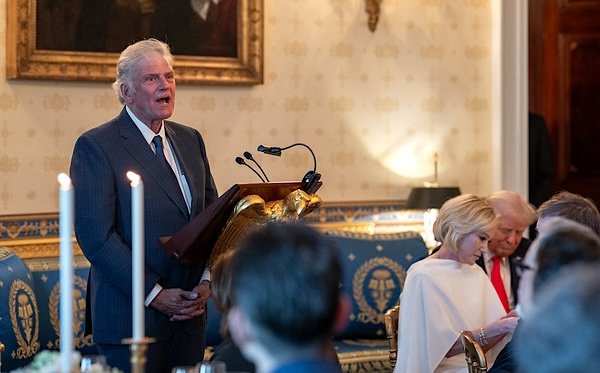 Rev. Franklin Graham offers a prayer during a prayer service and dinner, Wednesday, April 16, 2025, in the Blue Room of the White House. (Official White House photo by Joyce N. Boghosian)