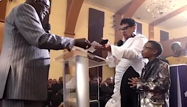 Roberta McCoy makes a donation to Pastor Marvin Winans of Perfecting Church in Detroit on Sunday, Oct. 19, 2025 (Video screenshot)