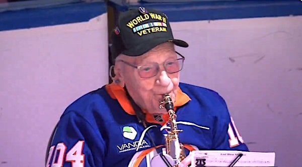Dominick Critelli, 104, playing the national anthem on the saxophone (Video screenshot)